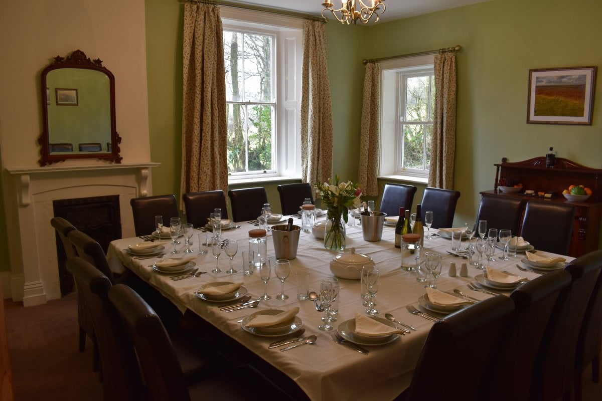 Large dining room seats 16 - great for group meals